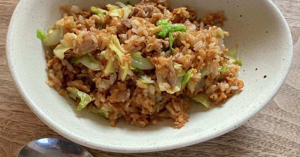 チキンラーメンで「悪魔のそばめし」。味付け不要、止まらない美味しさ&あんふぁん