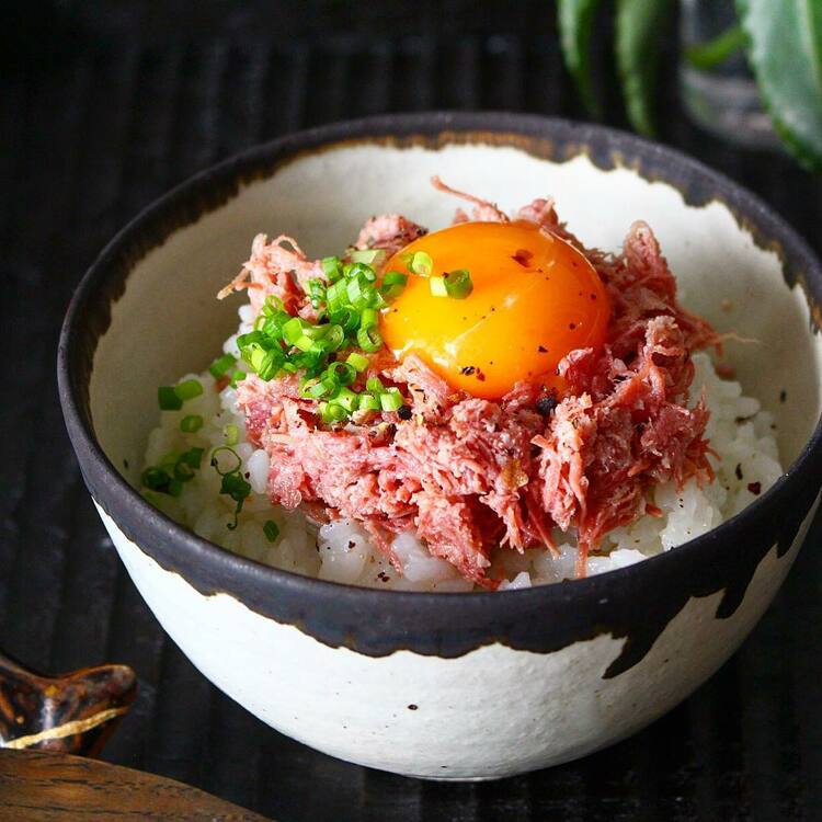 コンビーフ丼 : 散歩の変人