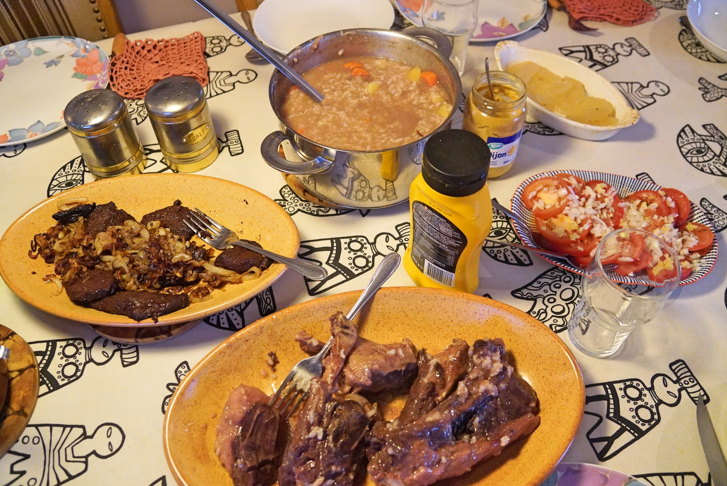 三宿 歌も弁当も手作り 洋食シェフとシンガーの「あざらし食堂」が本日オープン！吉野家HDグループ 株式会社シェアレストラン