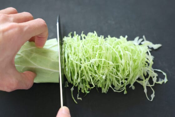 完全保存版 キャベツの切り方を写真付きで徹底解説！部位ごとのおすすめ調理法もご紹介ONIGO通信スーパー価格で、すぐ届く。ONIGO