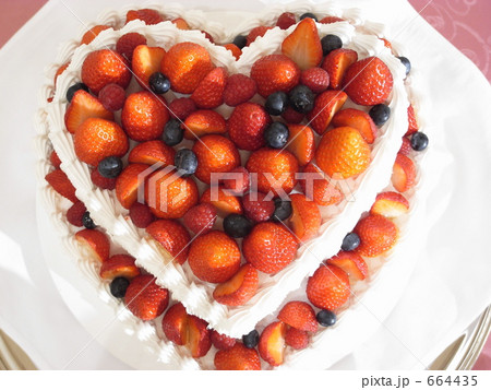 とにかく苺がすごすぎる！超豪華な果肉たっぷりショートケーキHanako Web