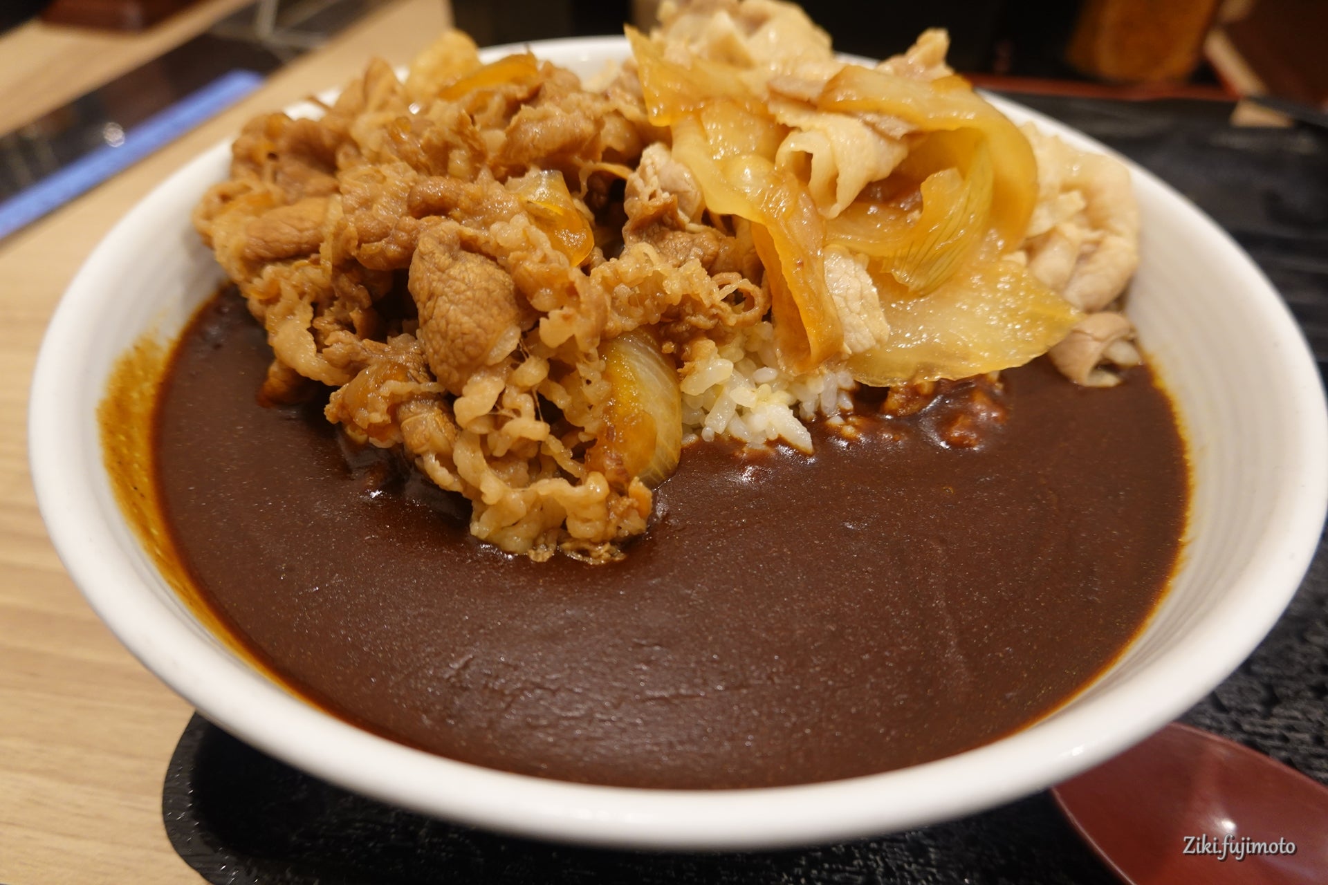 チーズたっぷりでまろやかさアップ！ 吉野家「チーズ黒カレー」はスパイスを15種類使った濃厚ルーにリピーター続出!?GetNavi webゲットナビ