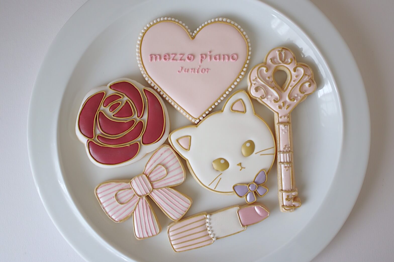 ミニハートのアイシングクッキーFrancesca von Sweets