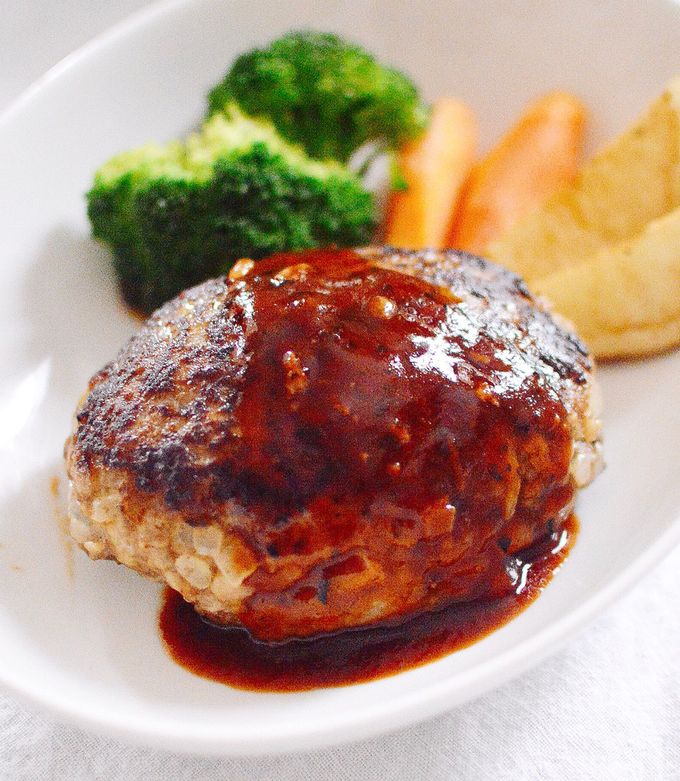 シェフ直伝 基本のハンバーグレシピ、プロのワザで肉汁ジュワ〜！三越伊勢丹の食メディアFOODIE フーディー