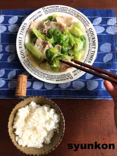 あっという間に作れる！無限に食べちゃいそうな「レタスのやみつきサラダ」