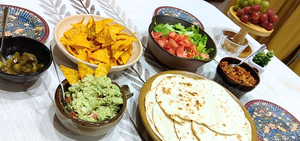 野菜たっぷりタコスサラダ