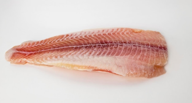 ロシアの冬の楽しみ、凍った湖からカワカマスを釣って食べるまでを紹介します！│おそロシ庵