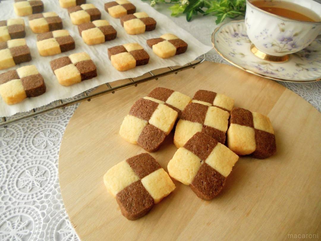 んぽちゃむときみまろのアイスボックスクッキー♪ おぱんちゅアイスボックスクッキーを作ってから リクエストをいただいてずっと作りたいと思っていたんぽちゃむときみまろアイスボックスクッキー 思うように創作の時間が取れなくて 大失敗したりもして やっと納得のいくかたちにできました✨特に難しかったのはきみまろのくちびる👄💦 まつ毛は意外と簡単で 頭の中でイメージした作り方で一回で成功✌️