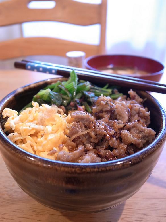 ひき肉とほうれん草のガリバタソテ