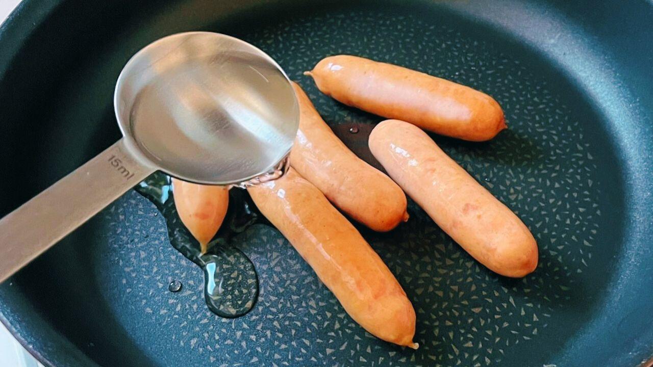 ソーセージの美味しい焼き方とは!? 焼き方の種類や冷凍も美味しく焼く方法を紹介料理・レシピBE-PAL キャンプ、アウトドア、自然派生活の情報源ビーパル