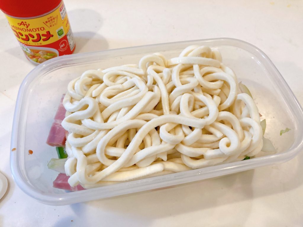 うどんナポリタン！簡単冷凍うどんアレンジレシピ - イギーとポル 福岡グルメ