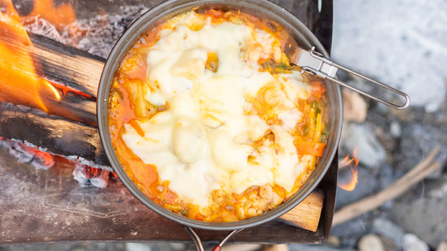 チーズダッカルビ＆炒飯│キャンプ飯レシピ│キャンプ飯：LOGOS