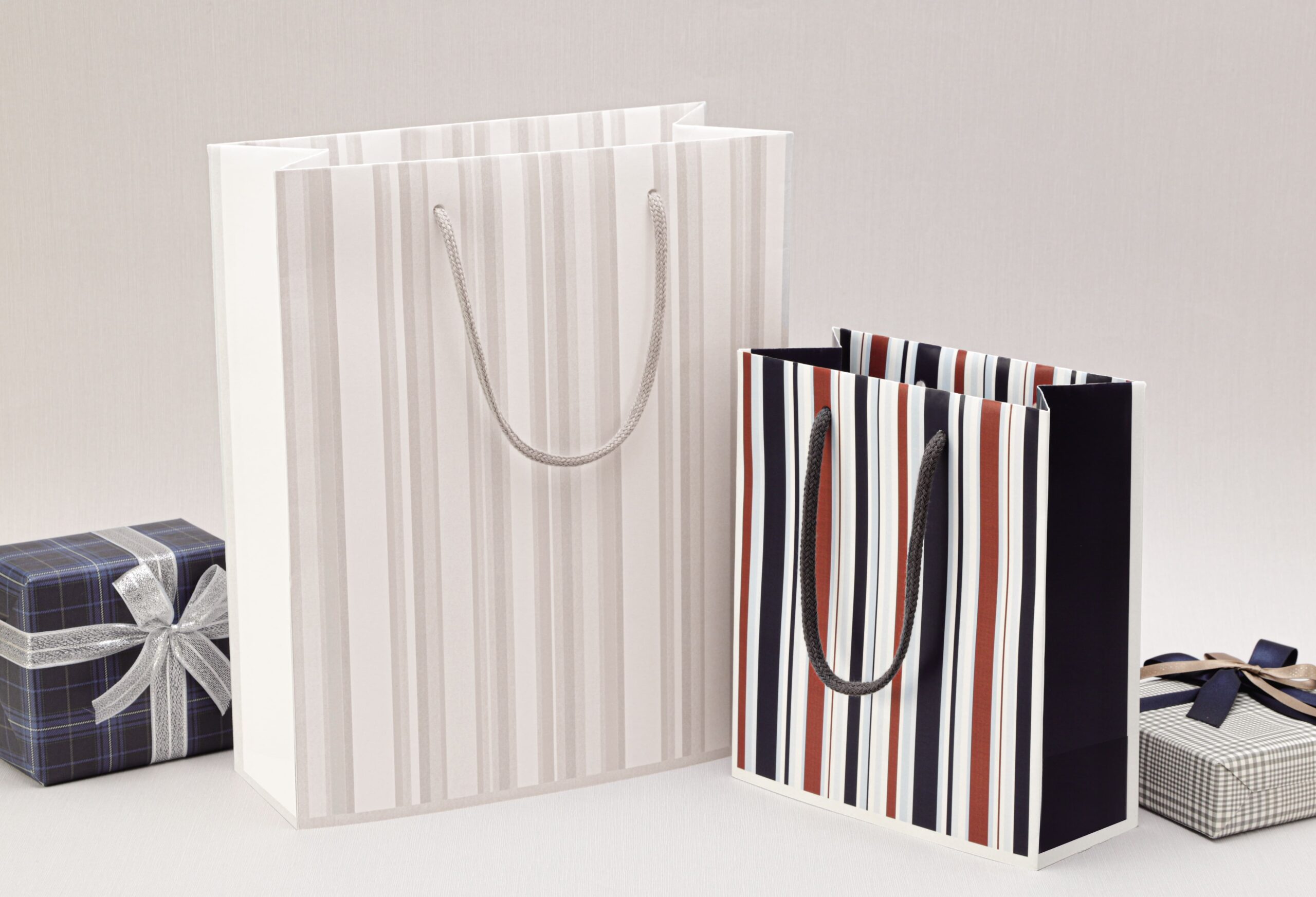 楽天市場 ラッピング 袋 プレゼント ギフト用 不織布 リボン付バッグ 選べる メッセージカード お礼 誕生日 プレゼント バレンタイン ギフト ホワイトデーラッピングサービス 贈り物 結婚祝い 記念日 内祝い 出産祝い 快気祝い 女性 男性 ギフト : プロ用ヘア＆コスメ