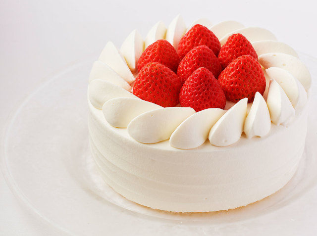 真っ赤な果実がかわいいイチゴケーキの簡単レシピCake.jp マガジン