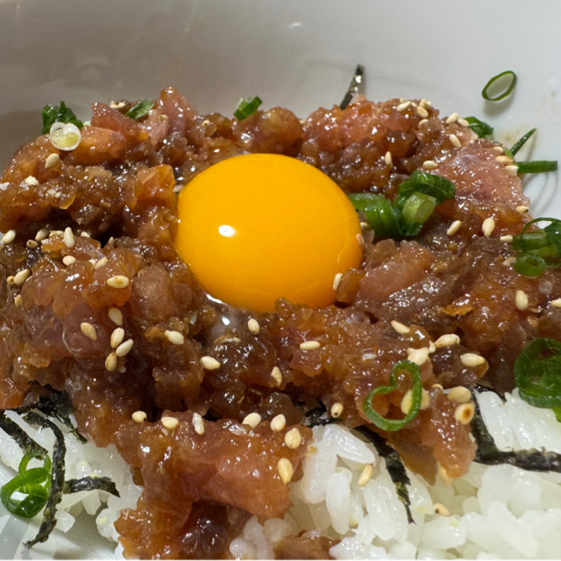 鶏むね肉のユッケ丼定食𓌉◯𓇋献立❖鶏むね肉のユッケ丼 ❖春雨サラダ ❖油揚げとわかめのお味噌汁片栗粉をまぶして沸騰したお湯に3分茹でるだけで パサつかずしっとり☺️ 罪悪感なしで食べられる🤝 ・ ・ ・鶏むね肉料理鶏むねユッケ丼春雨サラダ春雨