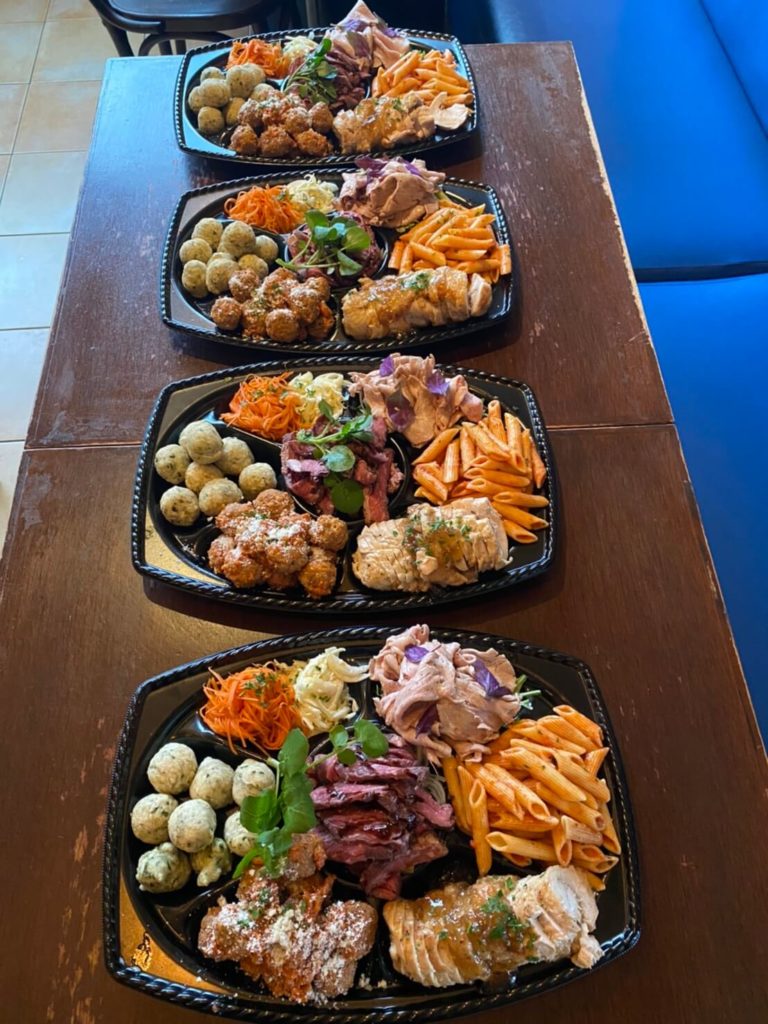 ♡オードブル5人前 6,900円♡ オードブルのご予約は２日前までにお願いします。 団体様のご予約のため 10月12日 土dinner貸し切り14日 月dinner 貸し切り 15日 火dinner貸し切り となっております。 よろしくお願いします🙇富山テイクアウト富山