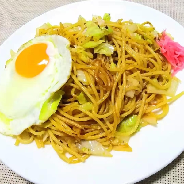 「ボロネーゼ」濃厚ソースがゆで麺に絡んでボリューム満点