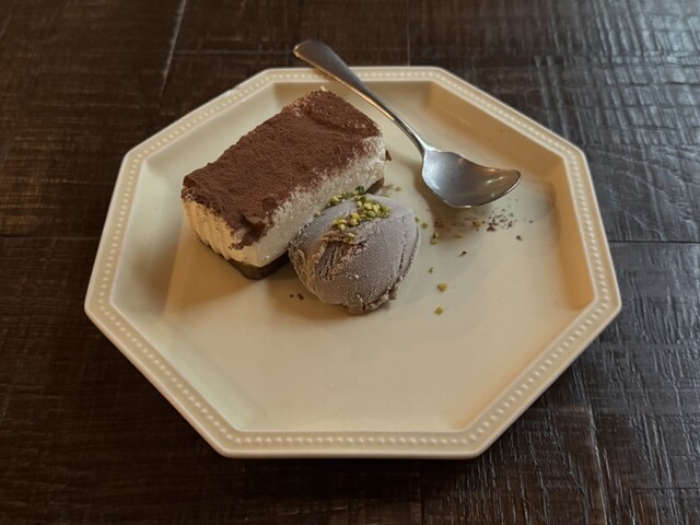 ドトール珈琲農園 多摩堤通り店」は居心地抜群のラグジュアリーなカフェだったデザインと日々の見本帳