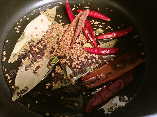 仕上げにスパイスをトッピングして香りが際立つハウス食品の「スパイスフルカレー」シリーズを一足早く食べてみた - GIGAZINE