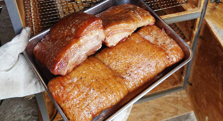 簡単入門！ 自家製燻製ベーコンを簡単に作る方法をご紹介観光情報メディア colmo コルモ