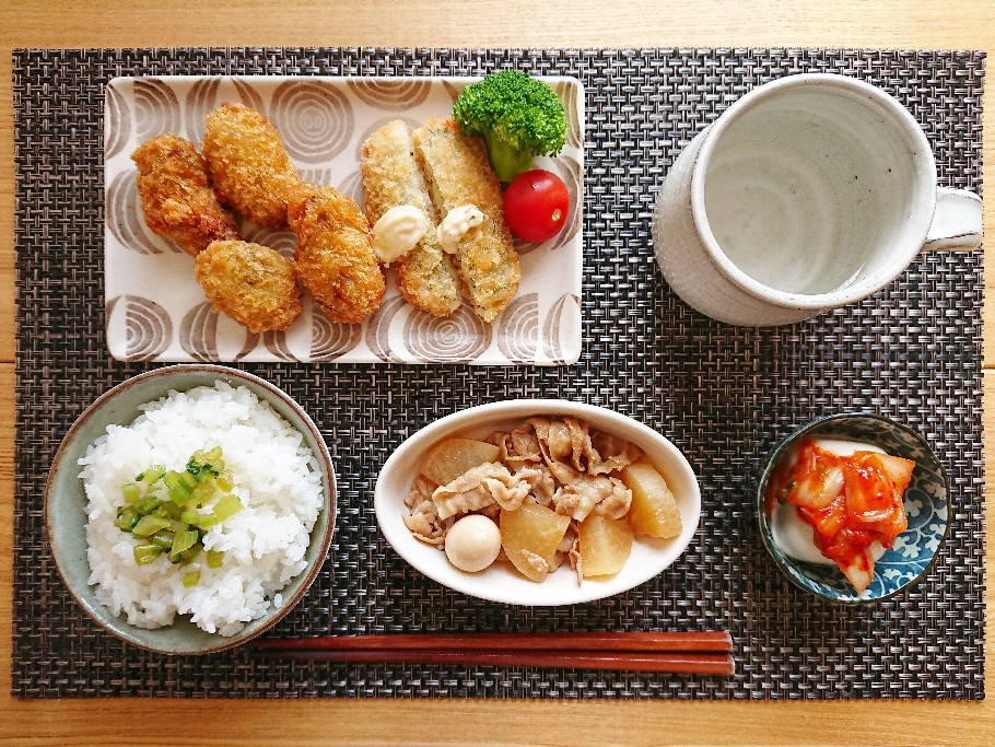 3 31㈬お献立 カキフライ 薬味たっぷり肉豆腐 茄子とオクラの豚肉味噌炒め 照りチキサラダ丼 、都給食社員食堂食堂ランチlunch定食グルメ手作りおいしいyummy美味しいご飯社食今日のお昼ご飯献立クッキンググラムinstafood照焼チキン