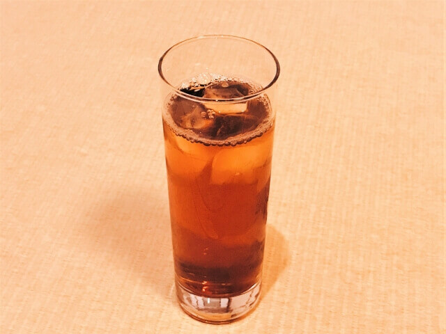 ウーロンハイ」のおいしい作り方は？ アルコール度数やカロリー、ベースのお酒、アレンジレシピも紹介たのしいお酒.jp