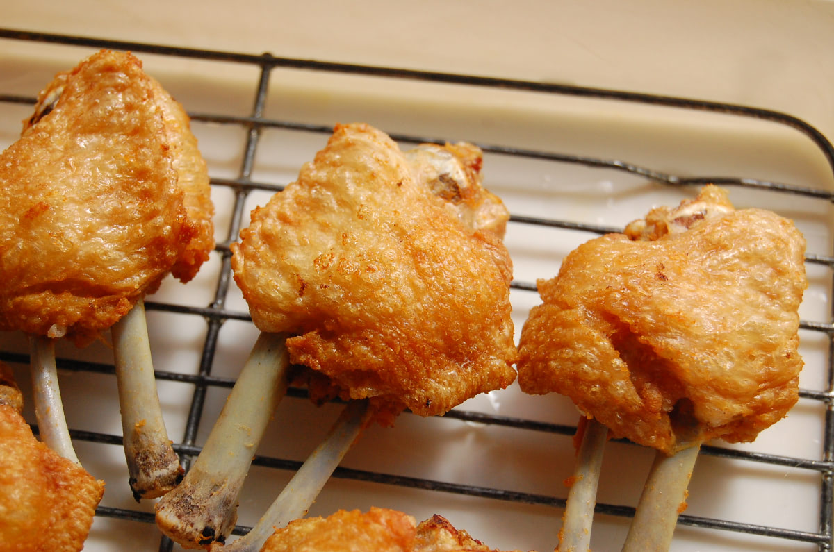 弁当にも◎ 皮はカリッ、肉汁じゅわ～！ 手羽元で作る「チューリップ唐揚げ」のレシピ三越伊勢丹の食メディアFOODIE フーディー