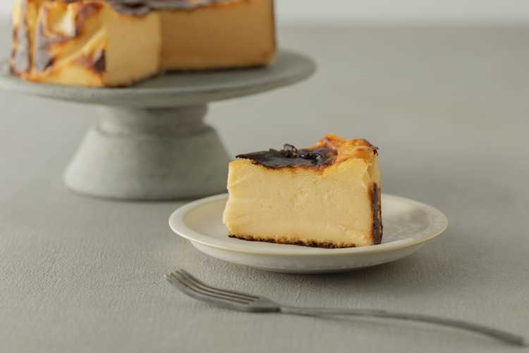 祝！！ 昇進祝い〜🙌🙌🙌 仲間からのサプライズに 大盛り上がり🥰🥰 ケーキは プリントクッキー×エディブルフラワーで華やかに🎂素敵な時間をありがとうございます！ 仲間って素敵🥰新在家コベヤコベヤ加古川ランチ誕生日会サプライズプレート加古川カフェ