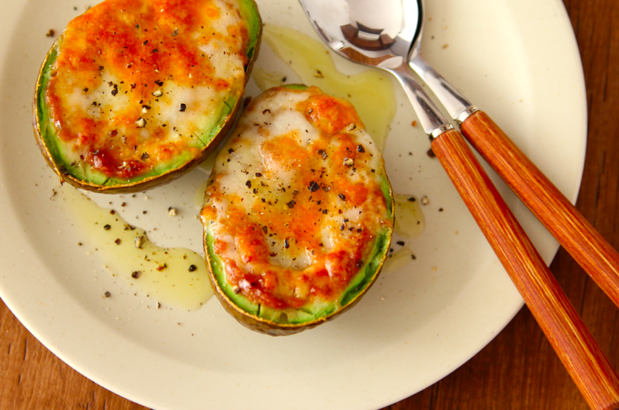 こっタソの自由気ままに 『悪魔の万能アボカド』の作り方・レシピ 動画 漬けるだけ これはマジでウマすぎる ハンバーグ、豆腐、チーズ、食パン、野菜ディップ、タルタルソース、何でもやみつき！低糖質 悪魔のタレ おつまみ作り置き 野菜漬けしげゆきの食卓だより