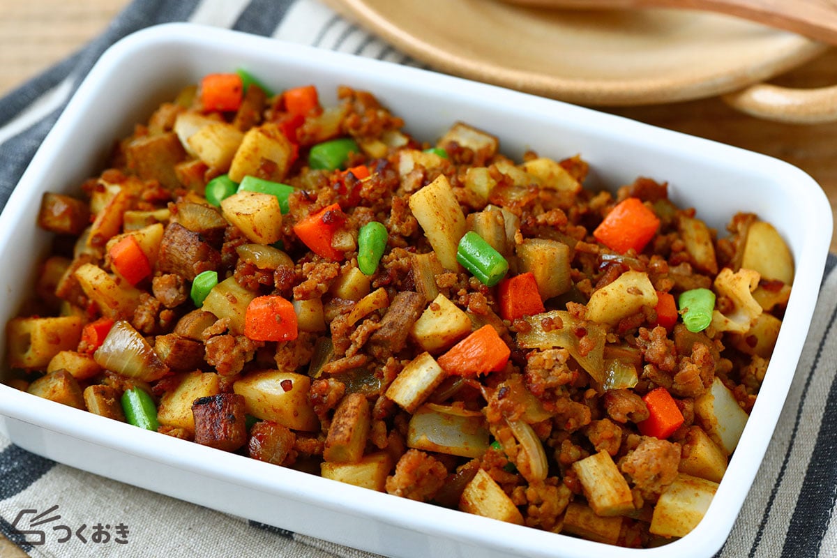 バターライスがおいしいドライカレーの献立 副菜 ：おつまみポテトサラダ、汁物：つぶつぶ野菜のトマトスープ 献立・メニュー 味の素パーク たべる楽しさを、もっと