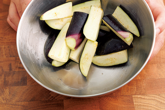 もっと早く知りたかった！「なす」の油の吸いすぎを防止するライフハックレシピ・作り方Tasty