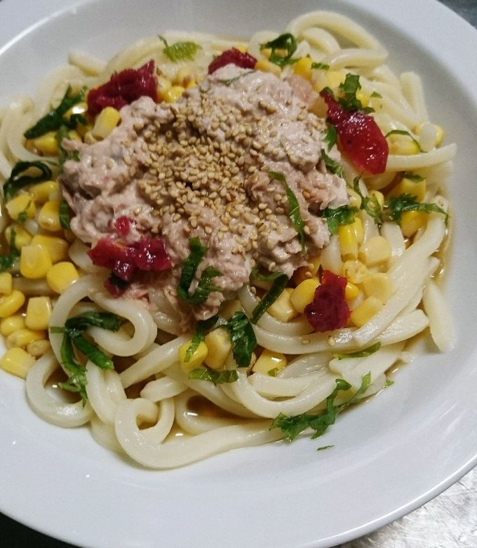 背徳の冷製ツナマヨうどんツナマヨ×青のり×天かすの背徳感しか感じないうどんアレンジを投下！冷凍うどんを使えばコシある食感も楽しめて最高なのでぜひ！材料冷凍うどん1玉 ツナ缶1つ マヨ大さじ2 醤油大さじ1 2 おろしにんにく2㎝ 青のり好きなだけ 天かす好き