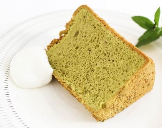 掲載誌のお知らせ東急グループ系列の施設で 配布されているフリーペーパーの 「SALUS」にて、 『ハレの日 ケの日のシフォンケーキ』を担当しました。12月号なので、 寒くなってクリスマスも近いので、 ほろ苦くてコクのある、 ココアのシフォンケーキをご紹介してい