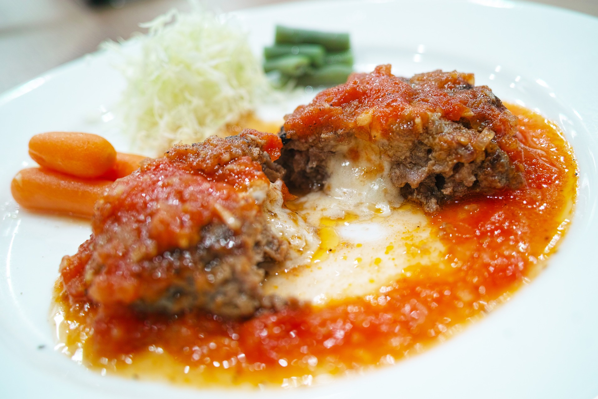 ハンバーグのタネは冷蔵庫でどれぐらい日持ちする？冷蔵・冷凍での保存の目安やおすすめ保存方法みおのひとりごと