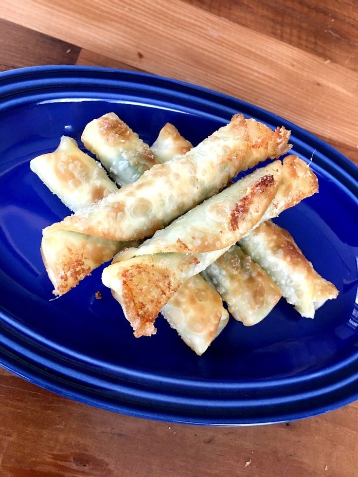 大葉の代わりに海苔でも良さげ🤞✨, 餃子の皮で明太子チーズ,使用食材 , 餃子の皮→あるだけ, 明太子→1パック, 大葉→10枚,チーズ→お好み,調味料 , 油→小さじ1, 水→大さじ1, パセリ→無くても良い,晩酌レシピ おつまみレシピ 酒が進む 大葉レシピ明太子 餃子の皮 ゆるめし店長
