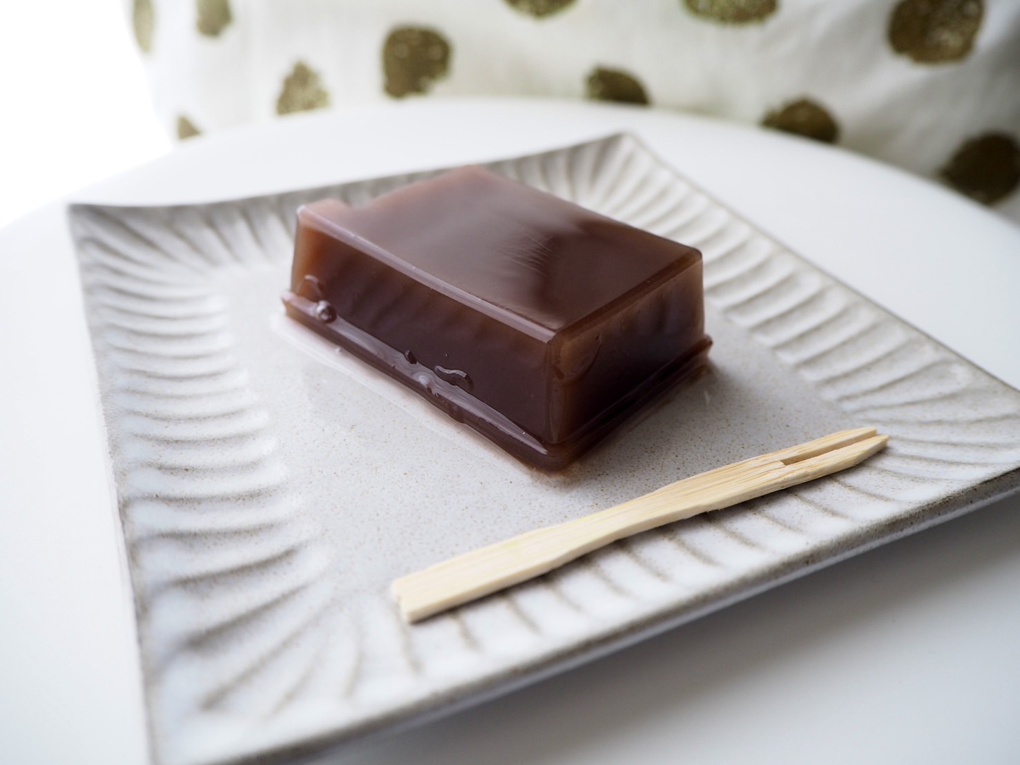 シャトレーゼ 夏にぴったりな水ようかん白州名水 こし餡おうちで休憩しようか