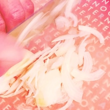 たくさん作ってストックしておこう♪隠し味に重宝する飴色玉ねぎの作り方キナリノ