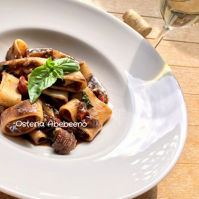 Pasta e Patateパスタエパターテ じゃがいもとパスタミスタで作るナポリの郷土料理🍝ナポリの大衆パスタの代表ともいえる存在で、パスタ とじゃがいもという炭水化物をあわせる発想は腹持ちがよく、パスタミスタと呼ばれる様々な形状のショートパスタを使うのが伝統的