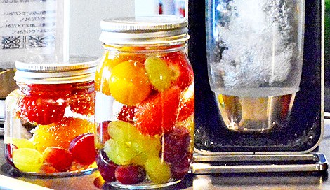 ミネラルウォーターにドライフルーツを入れるだけ！水分補給は美味しく美しく☆アウトドアスポーツにもぴったりな「インフューズドウォーター用ドライフルーツミックス」10 17 火 に新発売！企業リリース日刊工業新聞 電子版