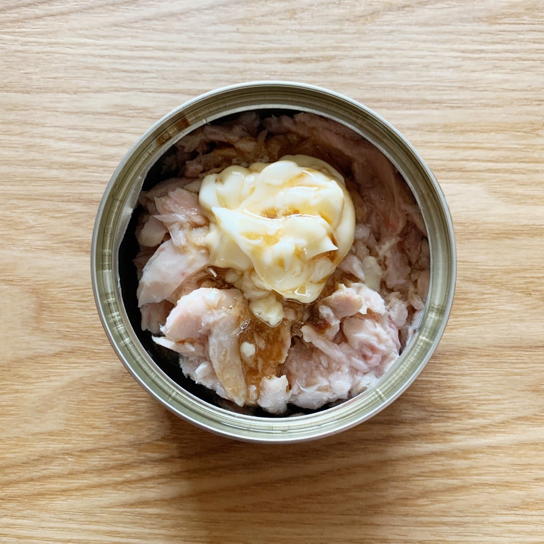 超簡単！海苔ツナ冷やしうどん,参考 , 1人当たり単価 290円 調味料除く, 1人当たりカロリー 339kcal, 1人当たり塩分3.2g, 所要時間 15分,材料 2人分 , 冷凍うどん 2玉, ツナ 缶詰・汁気をきったもの1缶, ☆めんつゆ 3倍濃縮大さじ3,☆水 大さじ1と1 2, ☆ごま油 小さじ2, ☆ラー油 適量, 刻みのり 適量, 白ごま 適量,手順 ,