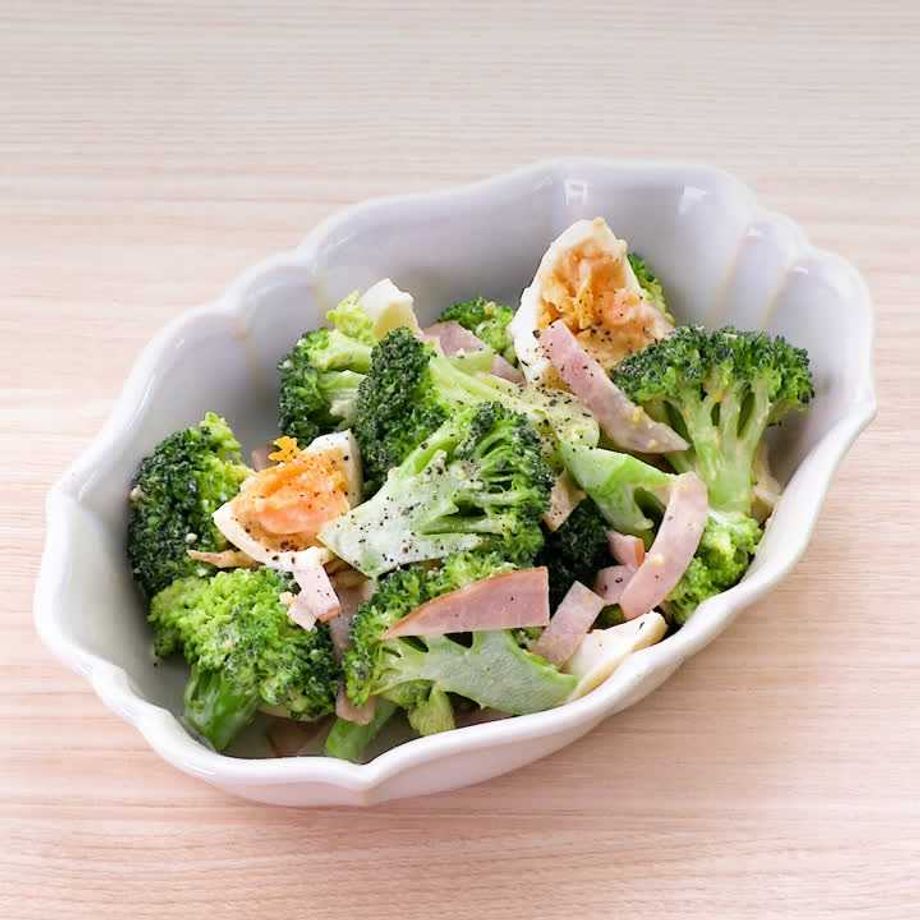 レシピ画像付 グレープフルーツの生ハムブロッコリーサラダ﻿ ﻿ こんにちは🙋🏻﻿ ﻿ 今日は生ハム とグレープフルーツを合わせると美味しいので、その組み合わせでサラダを。﻿ ﻿ ブロッコリーと合わせたらすごく美味しかったので、オススメです。﻿ドレッシングにはハチミツ