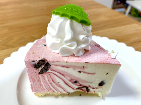 サーティワン50周年アイスケーキ「50th アニバーサリーパレット4」発売、“トッピング50%増量”特別仕様、ポップロックキャンディやチーズケーキキューブなど食品産業新聞社ニュースWEB