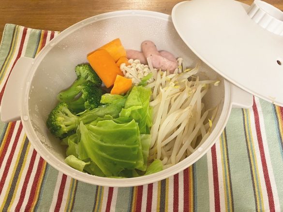 3COINS 名品「ビストロヌードル」使ってみた！ラーメン、一人鍋、蒸し野菜etc.ぜんぶレンチンで作れるタイ - LOCARI ロカリ