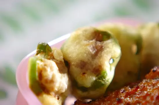 お酢を入れるだけでサクサク！ピーマンの天ぷら