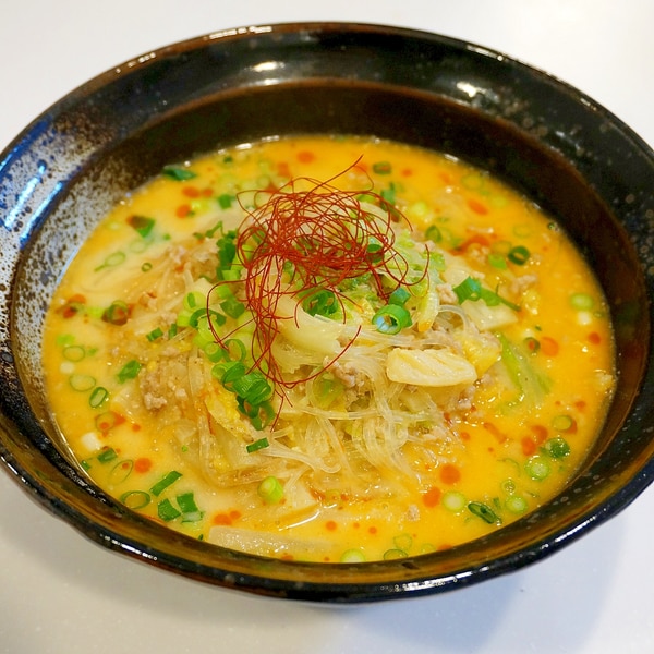 レシピあり▷▷▷スワイプレンジで一発豆乳坦々スープ 。 ビックリ簡単‼️旨辛とまらん‼️正確にはレンジで二発！です、サバ読んですいません！でも 反省して 、めっちゃ美味しくて黙って出したら褒めてもらえる✊🏻 レンジクオリティとは思われへんモリモリもやし