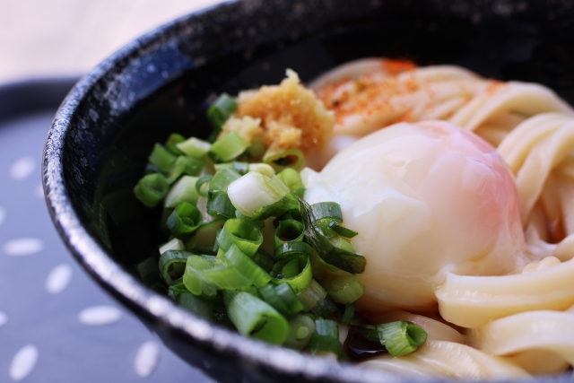 玉ねぎの芽が出たら、水で育てると美味しく食べられる！ レシピも紹介自然食品・無農薬野菜・無農薬米等オーガニック宅配のある暮らし