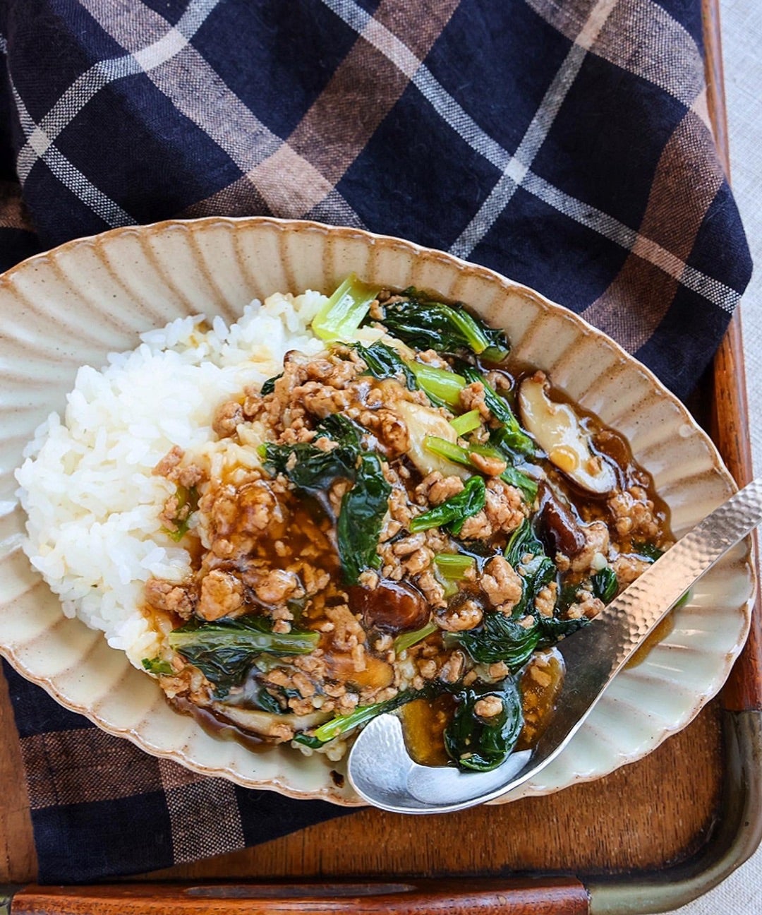 小松菜とそぼろの三色丼