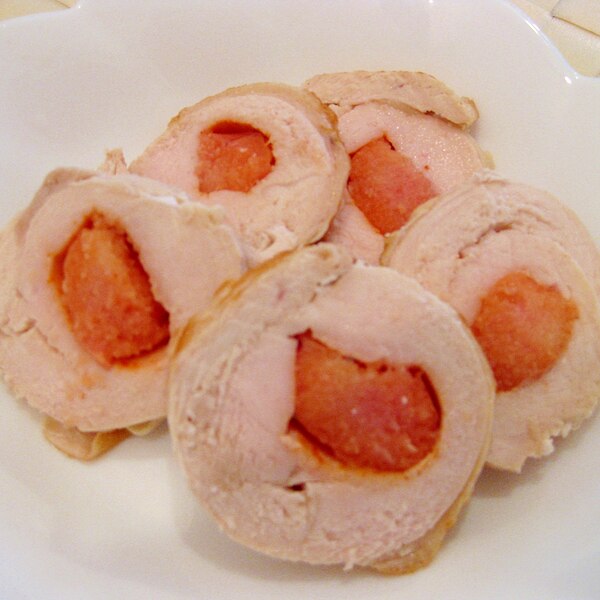 明太チキンロール」を食べたいと思ったら『🍴 フォーク 』とコメントしてください😊 昨日のフィードバージョンです✨ 鶏ムネ肉のジューシーさと辛子明太子の旨味いっぱいの辛さがよく合います😋大葉を入れることで爽やかさがプラスされて美味しいです✨ かねふくの