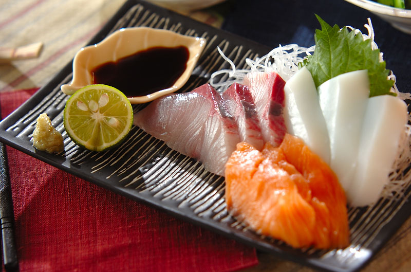 お刺身のツマの種類から定番人気のお魚の盛り付け方もご紹介♪