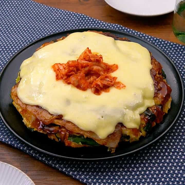 MIWA特製お好み焼きの中身, 本日は, キャベツ, 豚肉, コーン, キムチ, チーズ, お餅, たまご, だし, かな？,自分で作るお好み焼きが1番だなー。, 美味しかったー💕,お好み焼きmiwaズンバズンバインストラクター介護予防運動指導員健康管理士感謝